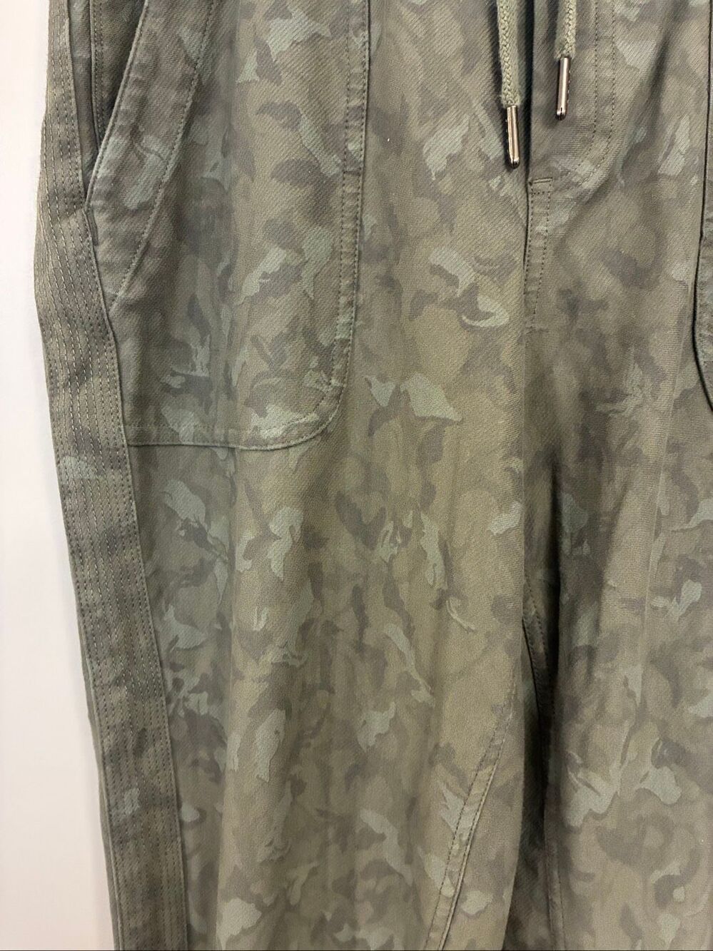 Athletic printed Farallon joggers women’s size 10  - Picture 5 of 7